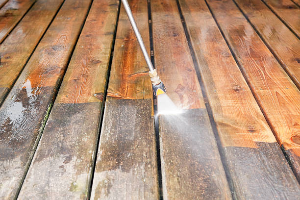 Best Pool Deck Cleaning  in Flatonia, TX
